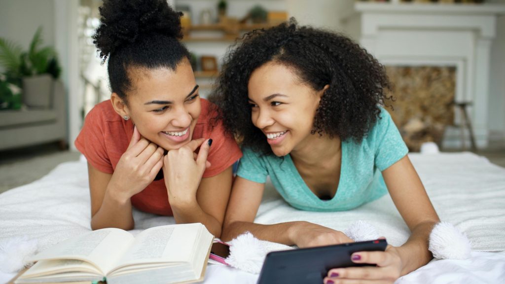 Crescimento de leitores no Brasil tem jovens e internet como motor